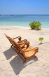 Iles Gili - plage avec fauteuils