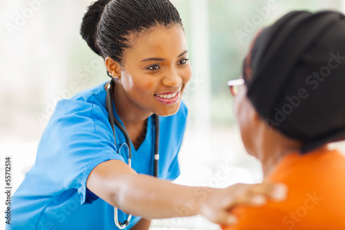 Cuadros en Lienzo african medical nurse comforting senior patient