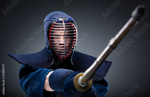Plakaty Kendo  portret-kendoki-z-bambusowym-mieczem