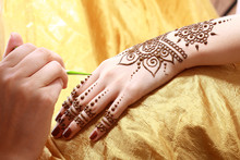 Henna Applying