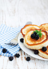 Canvas Print - Pancakes with blackberries