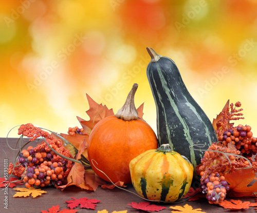 Fototapeta do kuchni Dynie z liśćmi w motywie halloween