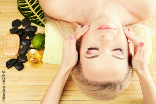 Foto-Banner - Beautiful young woman at a spa salon. Perfect Skin. Skincare (von Augustino)