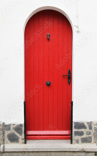 czerwone-drzwi