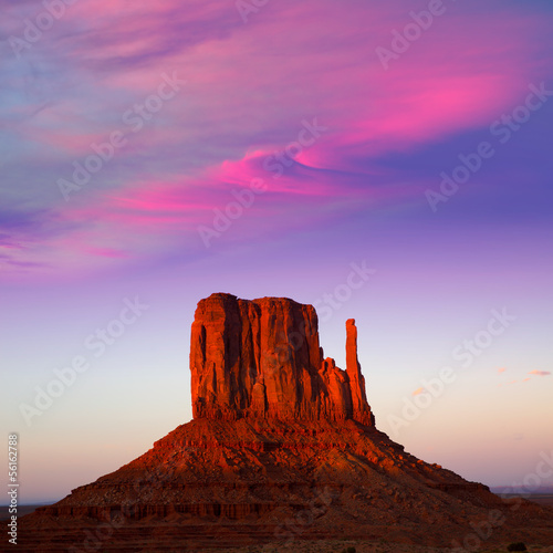 Fotografia Monument Valley West Mitten at sunset sky