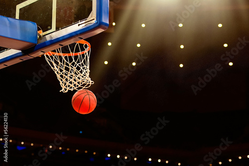 Fotomural Canasta de baloncesto con todos van a través de red