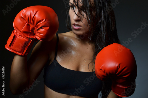Leinwand Poster beautiful woman with the red boxing gloves