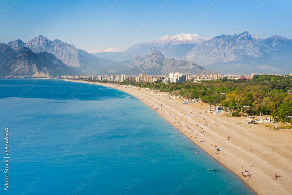 People at Konyaalti beach in Antalya, Turkey - obrazy, fototapety, plakaty 