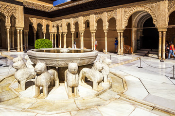 Fototapete - Famous Lion Fountain - Alhambra Palace, Granada, Spain.