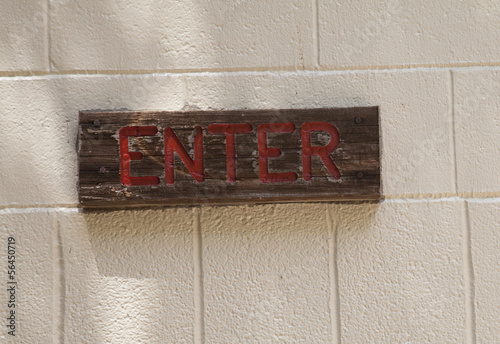Fényképezés  Wooden Enter Sign