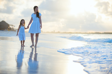 Canvas Print - Family at sunset