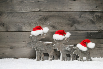 Wall Mural - Rentier Familie als weihnachtliche Grußkarte mit Holz