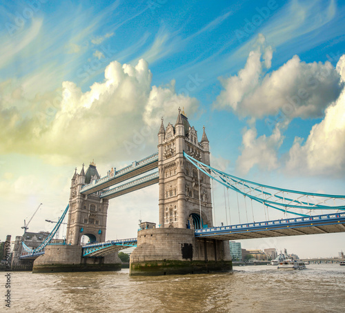 Naklejka dekoracyjna Beautiful view of magnificent Tower Bridge, icon of London, UK.