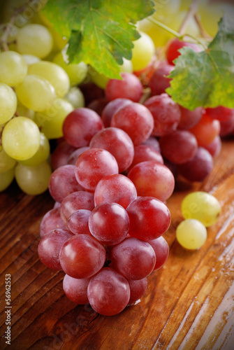 Naklejka dekoracyjna grappoli di uva rossa e bianca