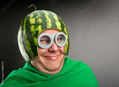 Fotografía Funny man with watermelon helmet and googles