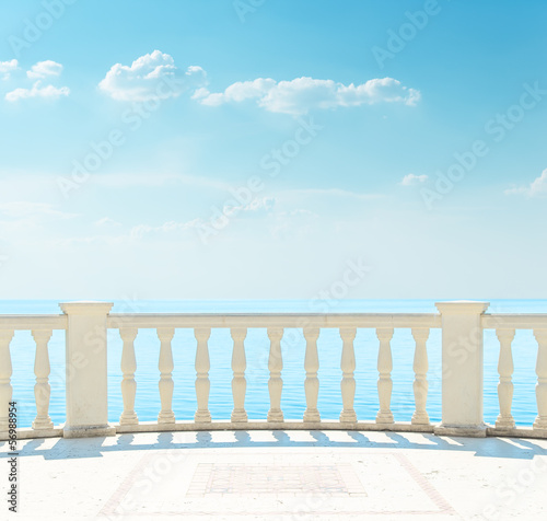 Naklejka dekoracyjna balcony near sea under cloudy sky