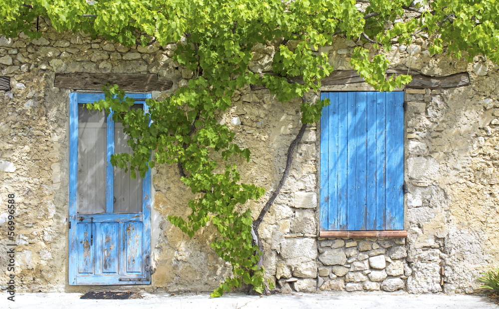 Obraz na płótnie Blue shutter, rom Provence. France. w salonie