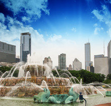 Fountain And Skyscrapers Of Chicago - Illinois - USA
