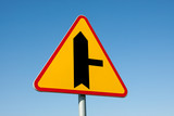 Fototapeta  - Znak drogowy skrzyżowanie 