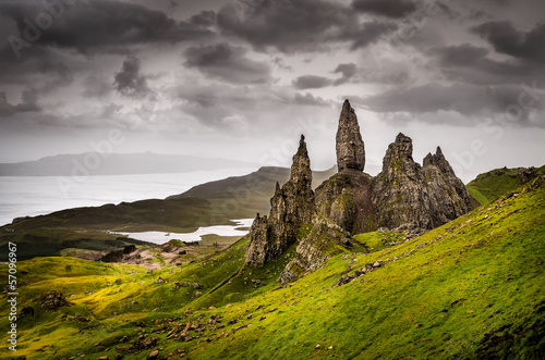 Cuadros en Lienzo Landscape view of Old Man of Storr rock formation, Scotland
