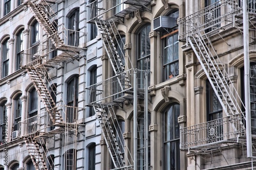 Naklejka na drzwi Fire escape stairs in New York