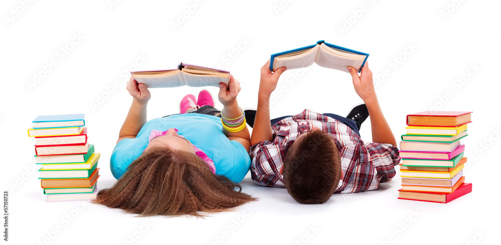 Teens reading books - obrazy, fototapety, plakaty 