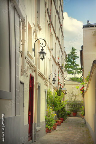 Fototapeta na wymiar Paris courtyard