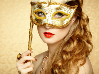 Canvas Print - Beautiful young woman in mysterious golden Venetian mask