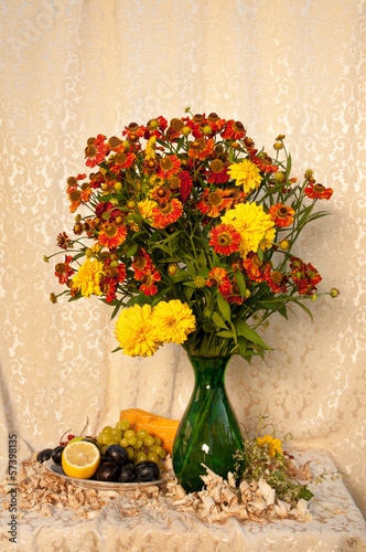 Naklejka na kafelki plate with fruits and bouquet of flowers still life