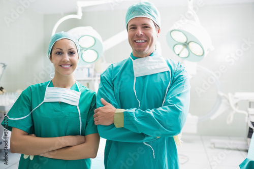 Cuadros en Lienzo Smiling surgeons looking at camera