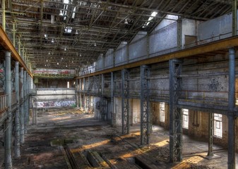 Wall Mural - Verlassene Halle in einer Fabrik
