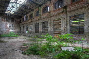 Wall Mural - Große alte verlassene Fabrikhalle