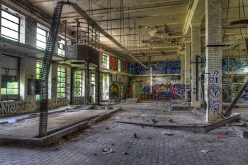 Wall Mural - Verlassene alte Lagerhalle