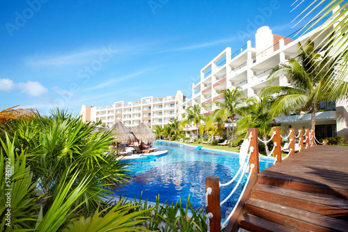 Fotografía Swimming pool at caribbean resort.