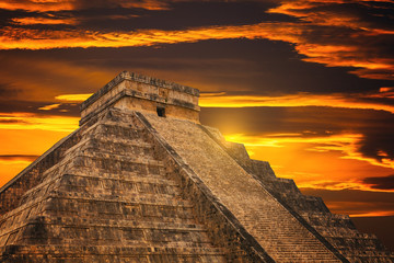 Wall Mural - Kukulkan Pyramid in Chichen Itza Site