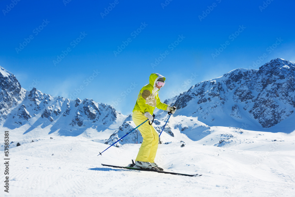 Obraz na płótnie Skiing in the mountains in Andorra w salonie