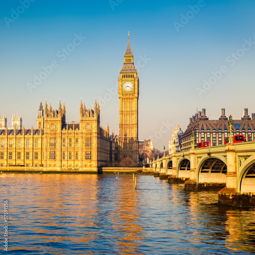 Naklejka na szafę Londyńska rzeka z Big Benem w tle