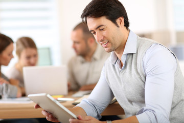 Aufkleber - Businessman in office working on digital tablet