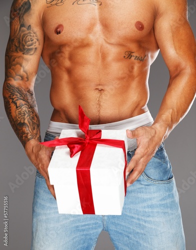 Foto-Banner aus PVC - Man with tattooed muscular torso with gift boxes (von Nejron Photo)