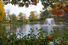 Peterhof Palace And Lake In The Autumn