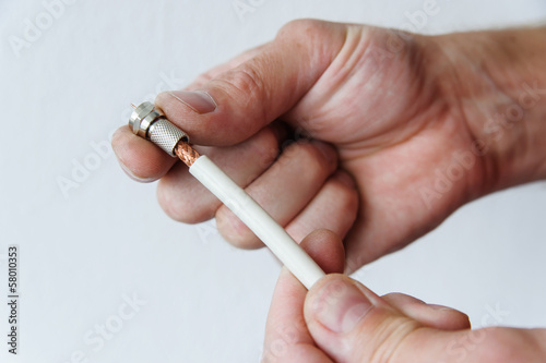 Fotomural TV connector and coaxial cable