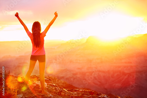 Fotografie, Obraz Freedom and adventure - woman happy, Grand Canyon