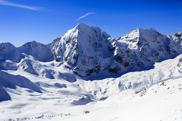 Fototapete - Winter mountains - snow-capped peaks of the Alps