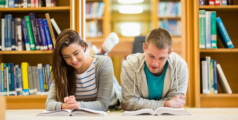 Canvas Print - Students reading books on the library floor