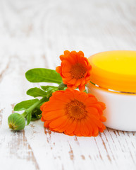 Sticker - Face cream and calendula flowers