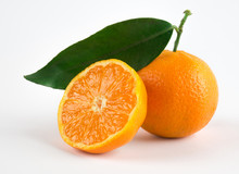 Mandarini Maturi Isolati Su Sfondo Bianco