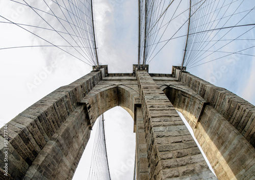 Naklejka na szybę Fisheye view of Brooklyn Bridge Pylon in New York City