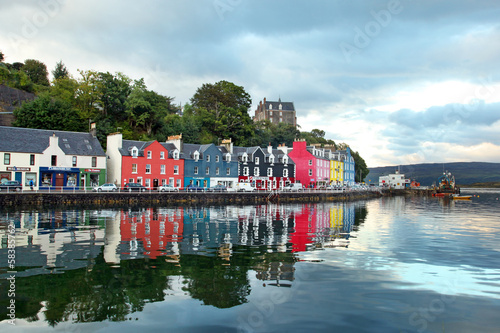 Fotomural UK Western Scotland Isle of Mull Colorful town of Tobermory - ca