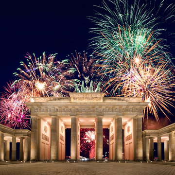 Fototapete - Feuerwerk am Brandenburger Tor in Berlin