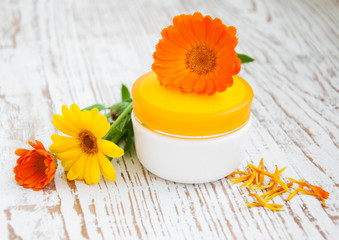 Sticker - Face cream and calendula flowers